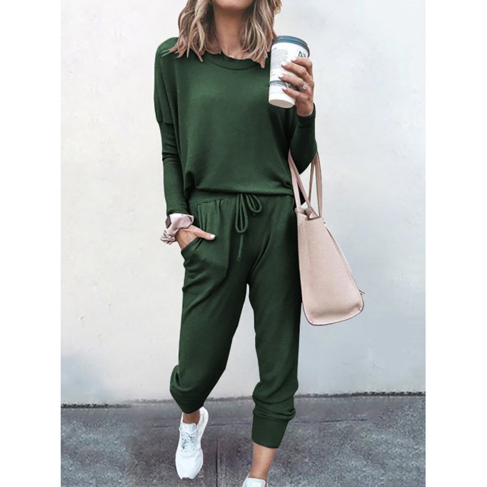 Women's loose fitting solid color long sleeved casual suit